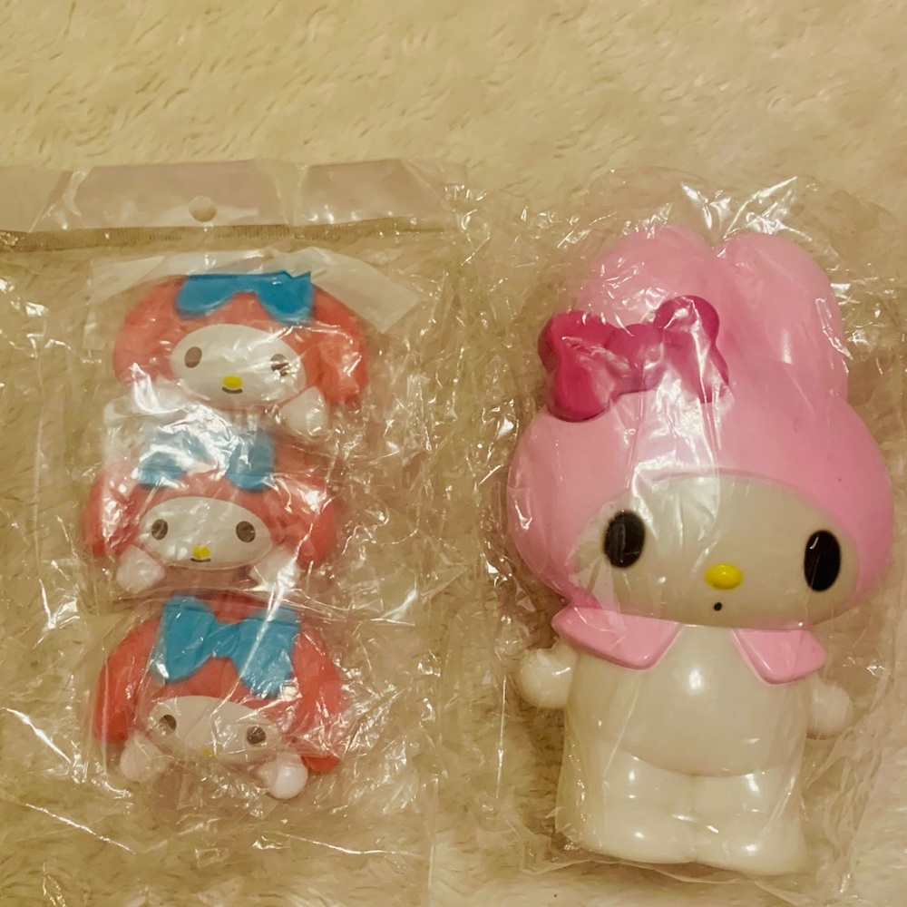 💖New Sanrio My Melody plastic organizer and (3) adhesive back faces